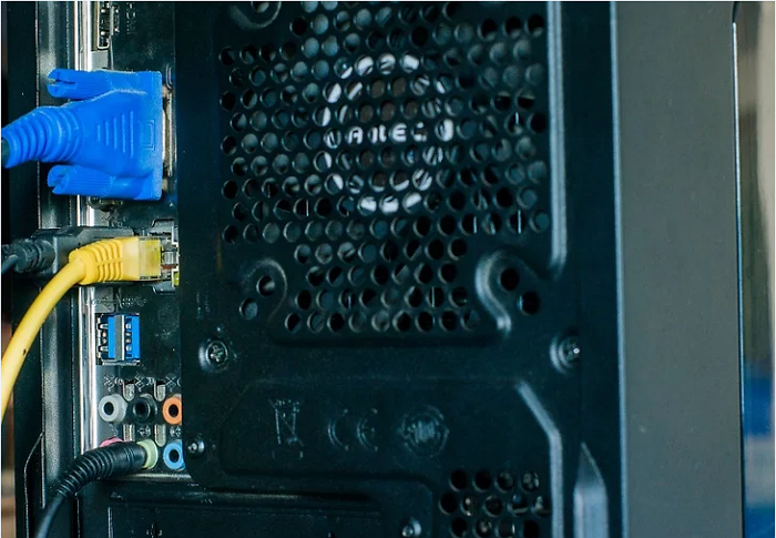 pon el cable retirado en su sitio