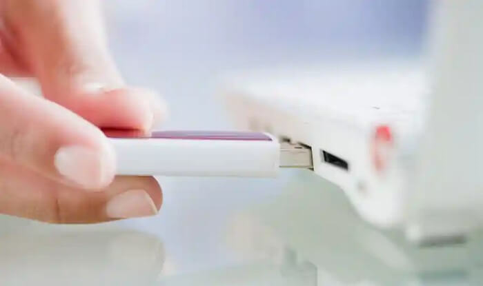 desenchufar y volver a conectar los periféricos del sistema